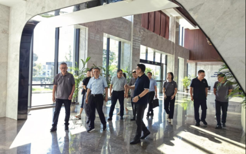 攜手共進，智造未來——金華職業(yè)技術(shù)大學(xué)校長梁克東一行到訪杭機股份